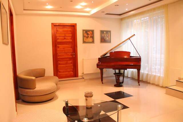 Отели типа «постель и завтрак» Vake Hotel Тбилиси-13